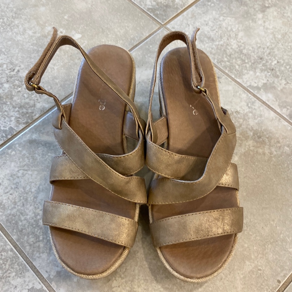 Antelope brushed gold wedge sandals EU 38
